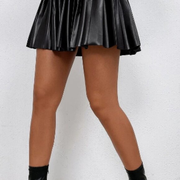 Black Pleated Faux Leather Skirt Size SM - Picture 1 of 1